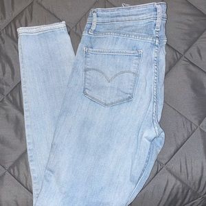 LEVIS - High Rise Skinny size 29